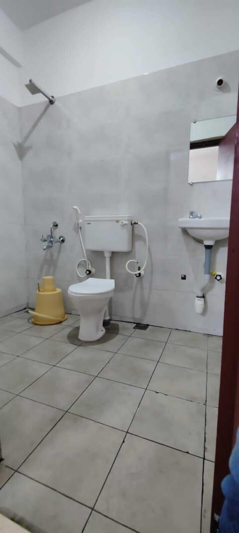 Basic Room | Bathroom