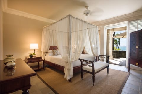 Senior Suite, Garden View | Premium bedding, minibar, in-room safe, desk