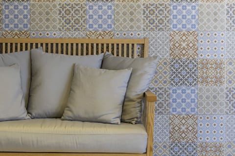 32-inch LCD TV with cable channels, TV