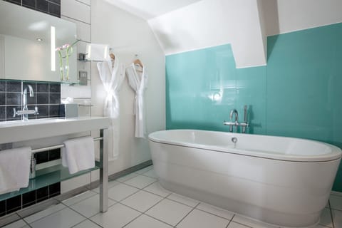 Most Enviable Double Room | Bathroom | Combined shower/tub, designer toiletries, hair dryer, towels