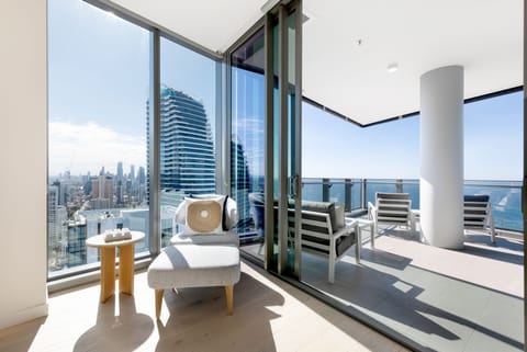 Three Bedroom Ocean Sub-Penthouse Suite | Balcony