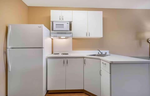 Studio, 1 King Bed | Desk, iron/ironing board, free WiFi, bed sheets