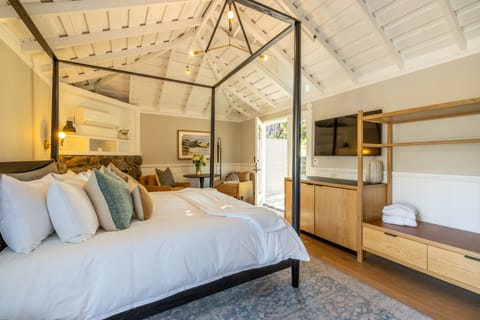 The Squire's Cottage | Frette Italian sheets, premium bedding, pillowtop beds