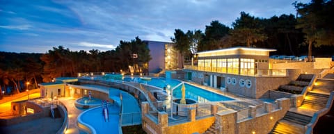 Outdoor pool, pool umbrellas, sun loungers