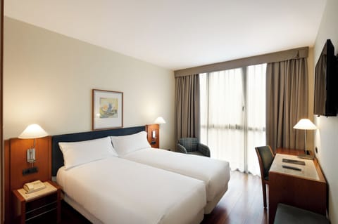 Classic Twin Room | Hypo-allergenic bedding, minibar, in-room safe, individually furnished