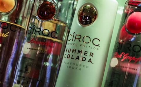 2 restaurants, breakfast served