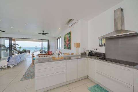 Panoramic Penthouse | Private kitchen | Cookware/dishes/utensils