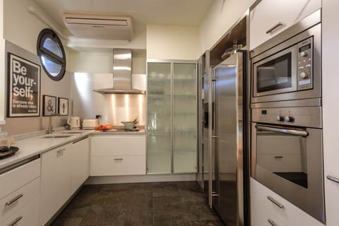 Luxury Apartment | Private kitchen | Full-size fridge, microwave, oven, stovetop