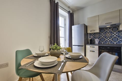 Deluxe Apartment | In-room dining