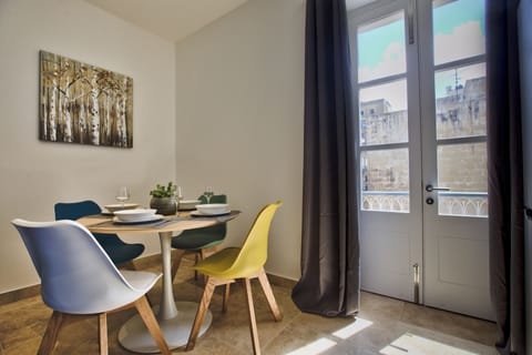 Deluxe Apartment | In-room dining