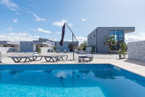 Outdoor pool, pool umbrellas, sun loungers