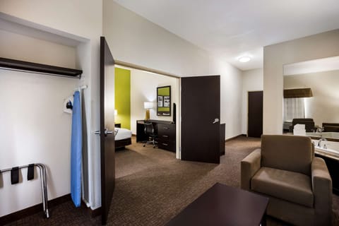 Suite, 1 King Bed with Sofa bed, Non Smoking | Egyptian cotton sheets, premium bedding, pillowtop beds, in-room safe