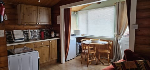 Cabin | Private kitchen | Fridge, microwave, oven, stovetop