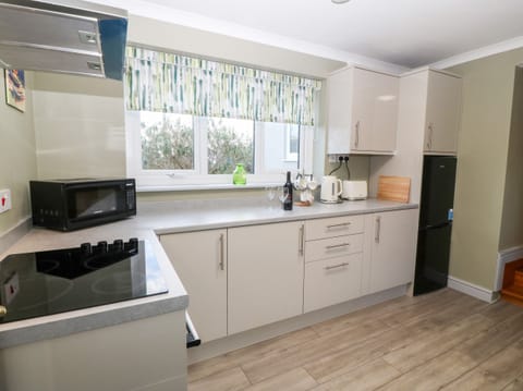 Fridge, electric kettle, toaster, cookware/dishes/utensils