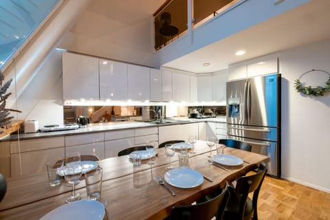 Exclusive Apartment | Private kitchen | Fridge, microwave, oven, stovetop