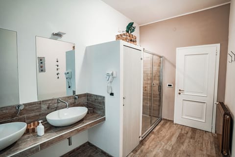 Double room with external private bathroom | Bathroom | Shower, free toiletries, hair dryer, towels