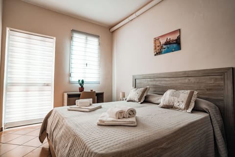 Double room with terrace | 1 bedroom, in-room safe, desk, laptop workspace