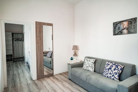 Deluxe Family Room | 1 bedroom, in-room safe, desk, laptop workspace