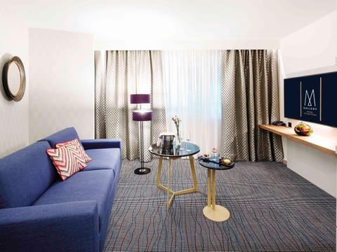 Junior Suite, 1 King Bed | Premium bedding, minibar, in-room safe, desk