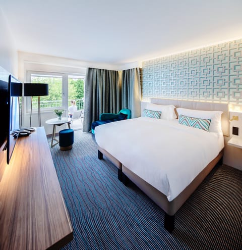 Executive Room, 1 Queen Bed, Terrace | Premium bedding, minibar, in-room safe, desk