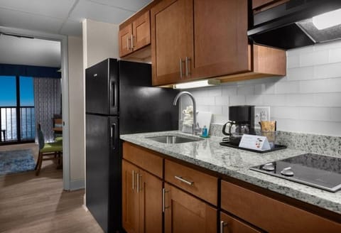 Tower Oceanfront Queen Suite | Private kitchen | Fridge, microwave, coffee/tea maker