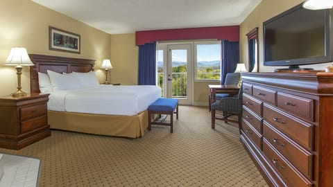 Hotel - Superior King | Premium bedding, in-room safe, desk, iron/ironing board