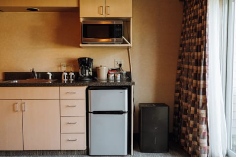 Superior Single Room, Ensuite | Private kitchenette | Coffee/tea maker