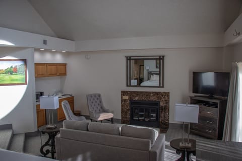 Premier Suite, 1 King Bed | In-room safe, individually decorated, individually furnished, desk