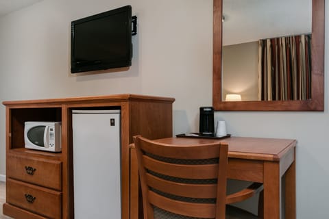 1 bedroom, premium bedding, pillowtop beds, in-room safe
