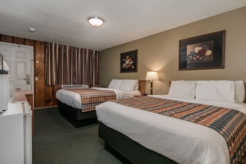 1 bedroom, premium bedding, pillowtop beds, in-room safe