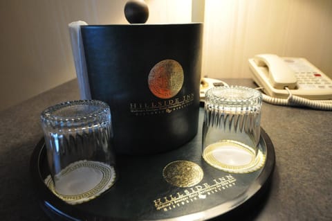 Fridge, coffee/tea maker