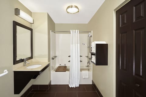 Suite, 1 Bedroom, Accessible, Kitchen (Mobility, Accessible Tub) | Bathroom | Combined shower/tub, hydromassage showerhead, free toiletries