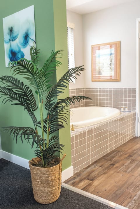 Superior Port with Ocean View | Bathroom | Combined shower/tub, deep soaking tub, free toiletries, hair dryer