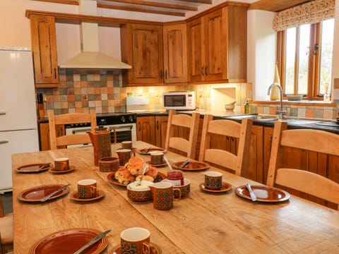 Fridge, dishwasher, electric kettle, toaster