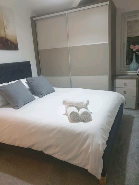 House | 2 bedrooms, iron/ironing board, free WiFi, bed sheets