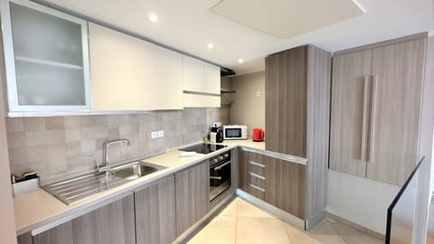 Deluxe Apartment, 1 Bedroom, Terrace, Sea View | Private kitchen | Mini-fridge, microwave, oven, stovetop