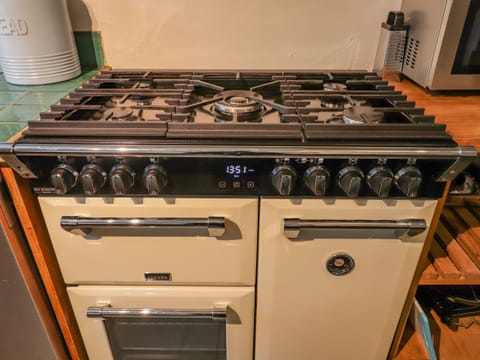 Fridge, dishwasher, cookware/dishes/utensils