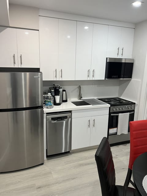 Signature Apartment | Private kitchen | Full-size fridge, microwave, oven, stovetop