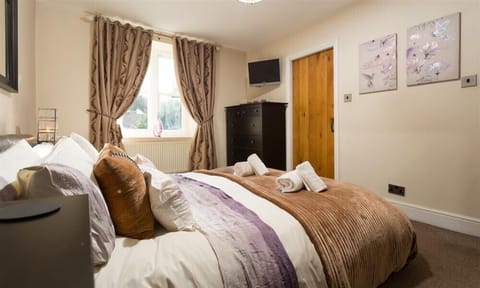 2 bedrooms, individually decorated, individually furnished, free WiFi