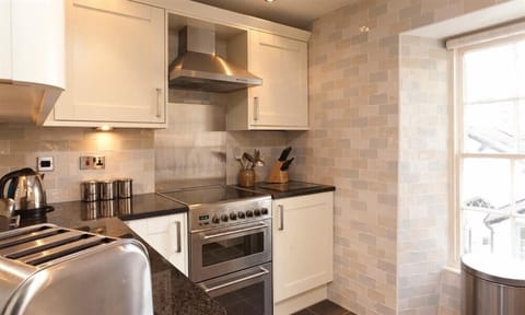 Fridge, dishwasher, cookware/dishes/utensils