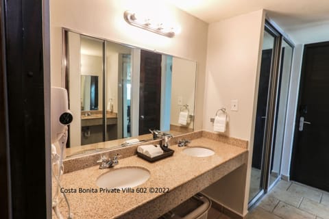 Deluxe Villa | Bathroom | Combined shower/tub, hydromassage showerhead, hair dryer, bidet