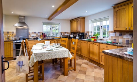 Fridge, dishwasher, cookware/dishes/utensils