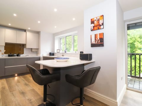 Cottage | Private kitchen | Fridge, dishwasher, electric kettle, toaster