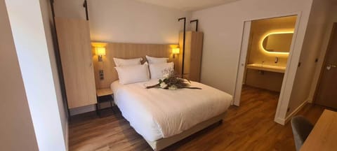 Superior Double Room | Premium bedding, pillowtop beds, desk, laptop workspace