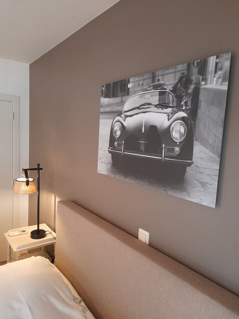 Deluxe Duplex | Desk, laptop workspace, free WiFi