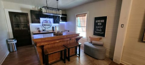 Signature Cottage, 2 Bedrooms | Living room | 43-inch Smart TV with cable channels, TV, Netflix