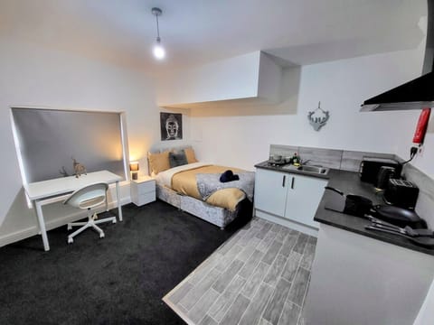 Standard Studio | Free WiFi, bed sheets