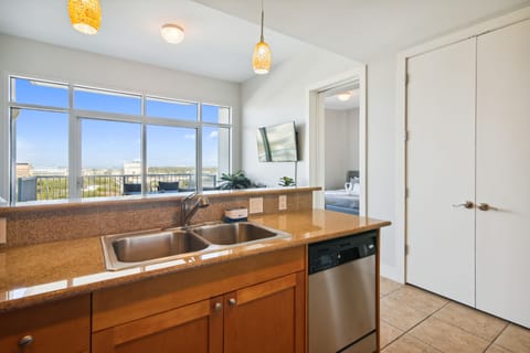 Condo, Multiple Beds, Patio, City View (Emerald 705) | Private kitchen | Fridge, microwave, oven, stovetop