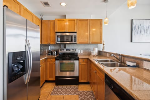 Condo, Multiple Beds, Patio, City View (Emerald 705) | Private kitchen | Fridge, microwave, oven, stovetop