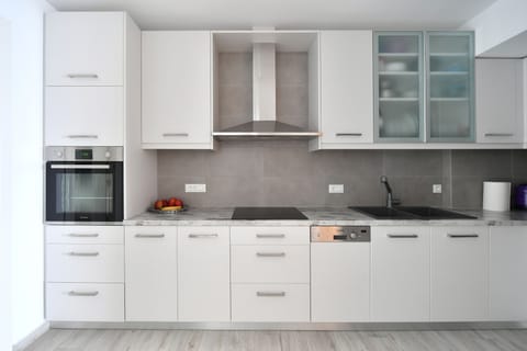 Apartment | Private kitchen | Fridge, oven, dishwasher, espresso maker